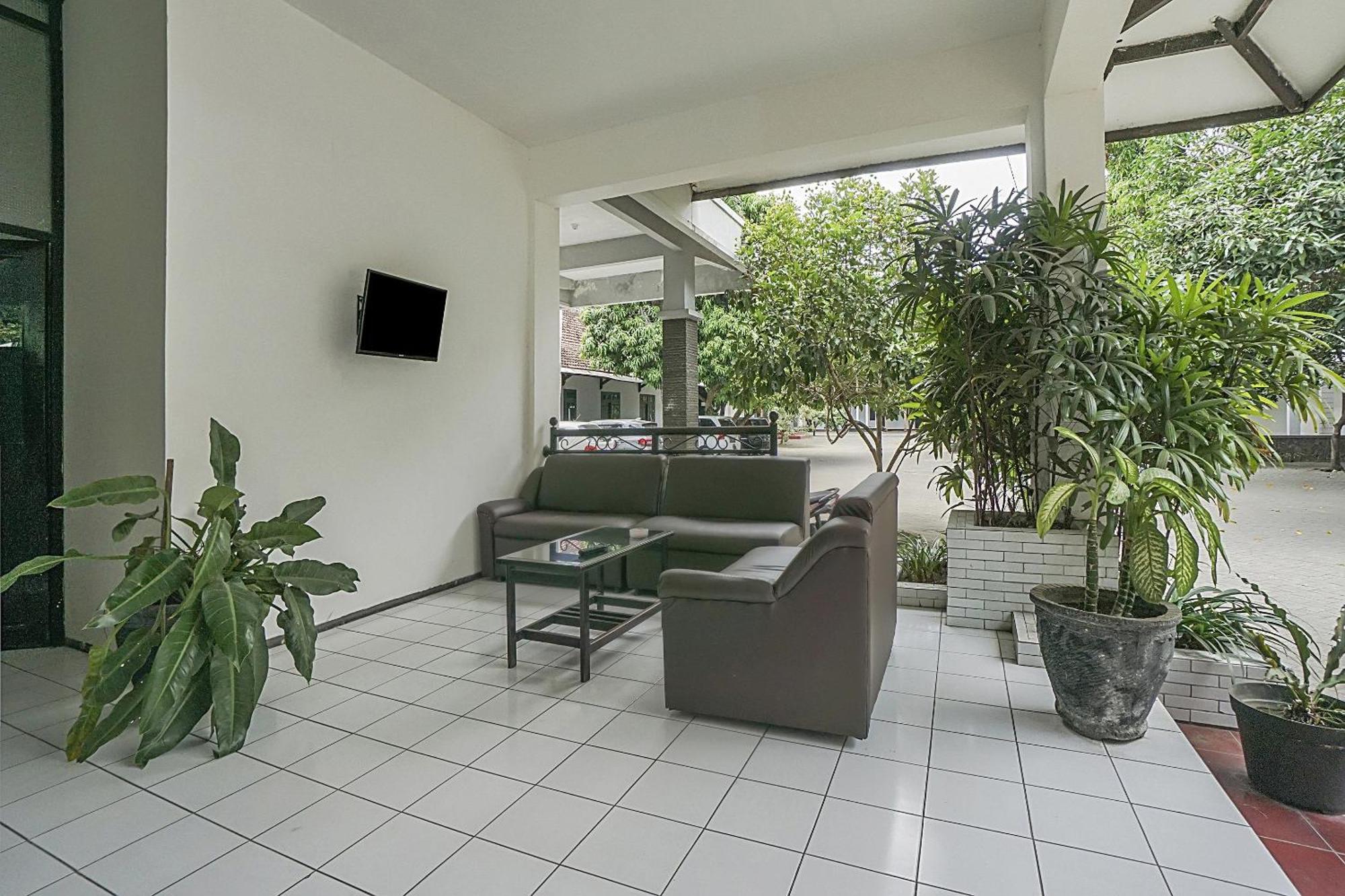 Oyo Life 90589 Palem Garden Hotel Tulungagung Exteriér fotografie