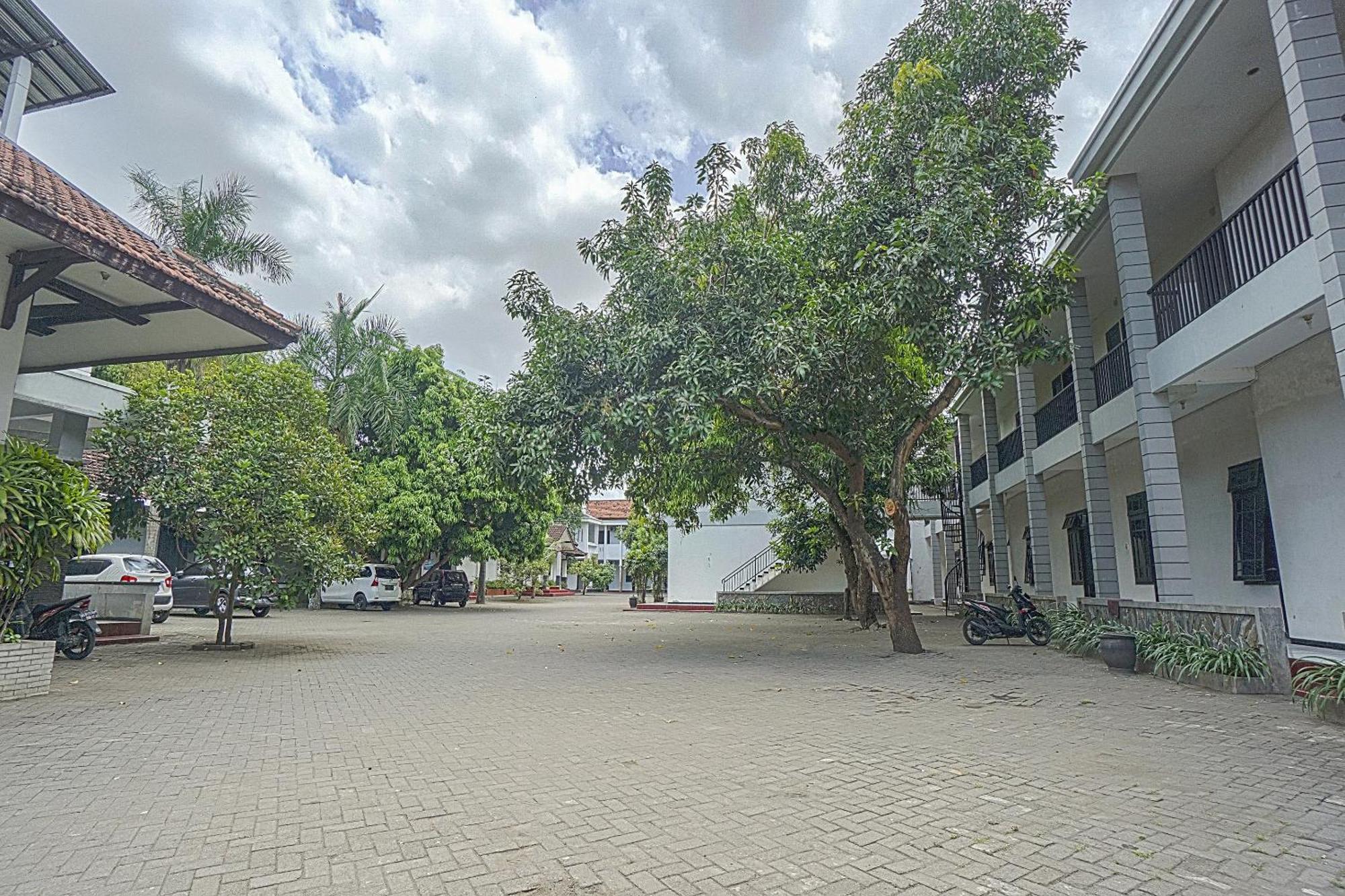 Oyo Life 90589 Palem Garden Hotel Tulungagung Exteriér fotografie