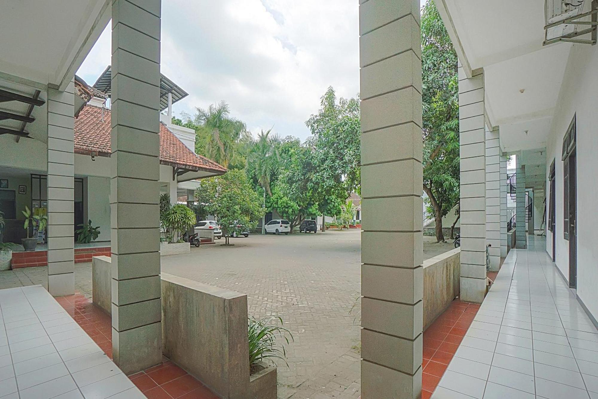 Oyo Life 90589 Palem Garden Hotel Tulungagung Exteriér fotografie