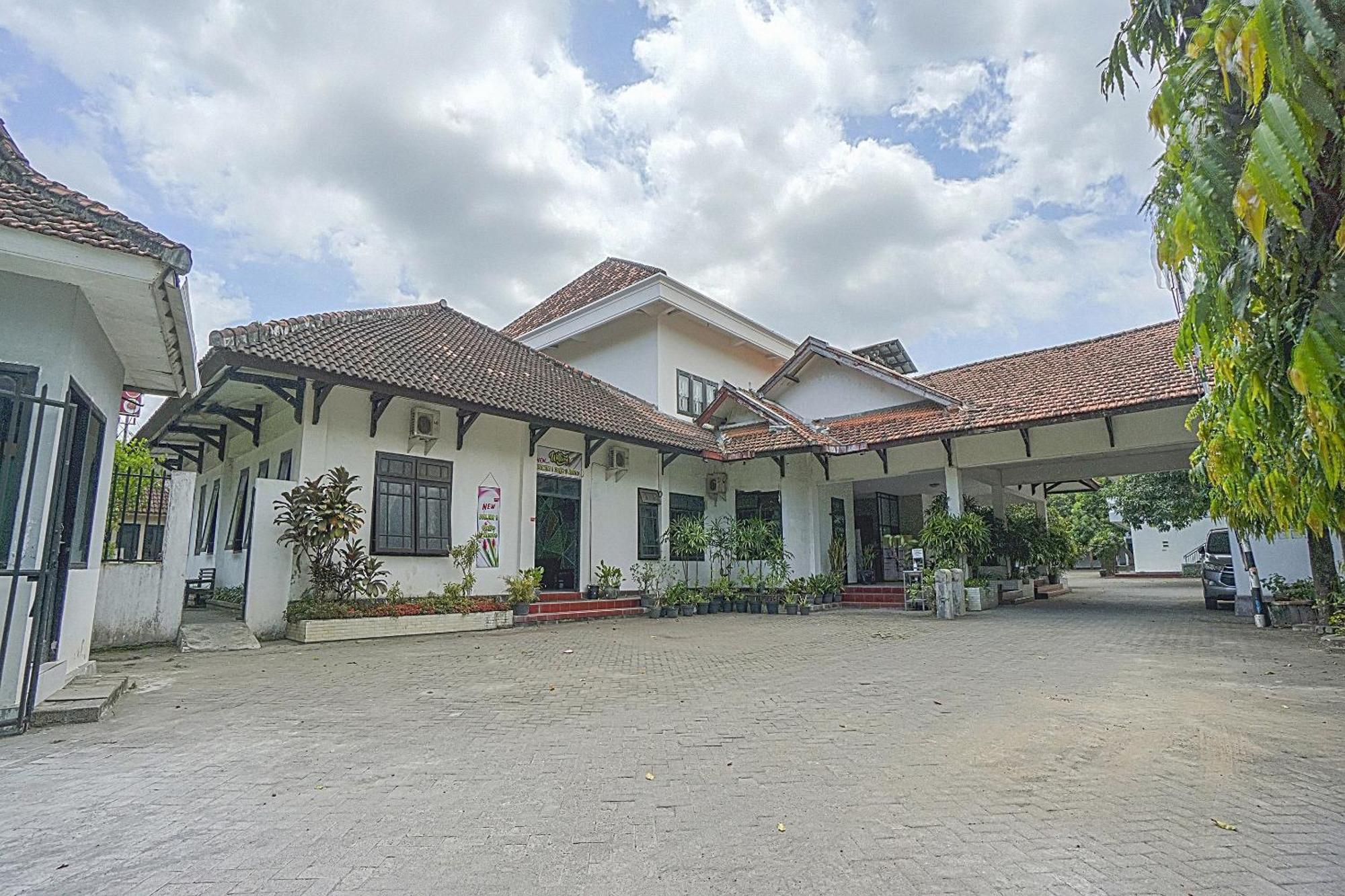 Oyo Life 90589 Palem Garden Hotel Tulungagung Exteriér fotografie
